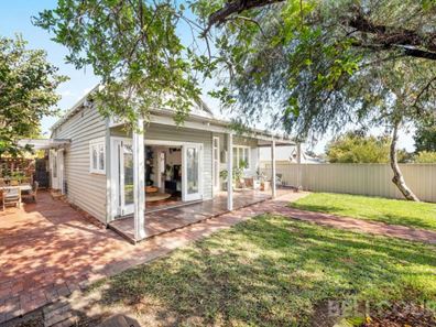 2 Travancore Avenue, Maylands WA 6051