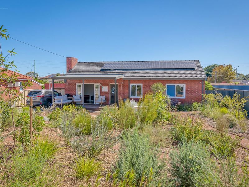11 Pollard Street, Glendalough WA 6016