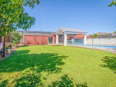 11 Pollard Street, Glendalough WA 6016