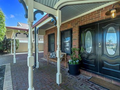 21 Tarragon Place, Thornlie WA 6108
