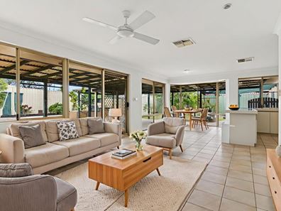 17 Schaffers Place, Thornlie WA 6108