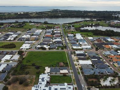 Lot S21, 70 West Churchill Avenue, Lake Coogee WA 6166