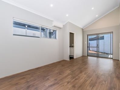 15 Ozone Parade, Trigg WA 6029