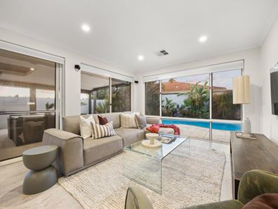 15 Pilgrim Place, Currambine WA 6028