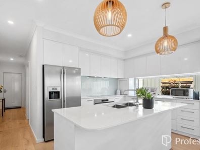 38 Beroona Way, Cockburn Central WA 6164