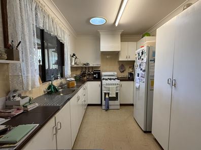 9 Peterwangey Place, Port Denison WA 6525
