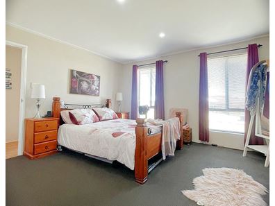 27 Mistral Crest, Glenfield WA 6532