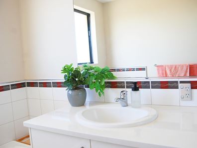 27 Mistral Crest, Glenfield WA 6532