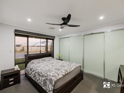 8 Solingen Way, Piara Waters WA 6112