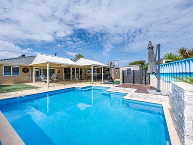 25 Whitecliffe Square, Iluka WA 6028
