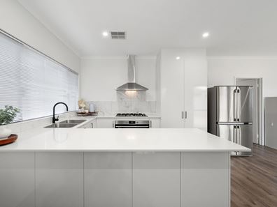 32 Lancaster Loop, Piara Waters WA 6112