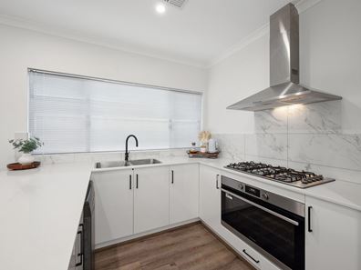 32 Lancaster Loop, Piara Waters WA 6112