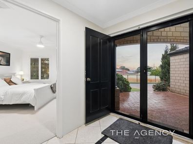 16 Kerlin Way, Carramar WA 6031