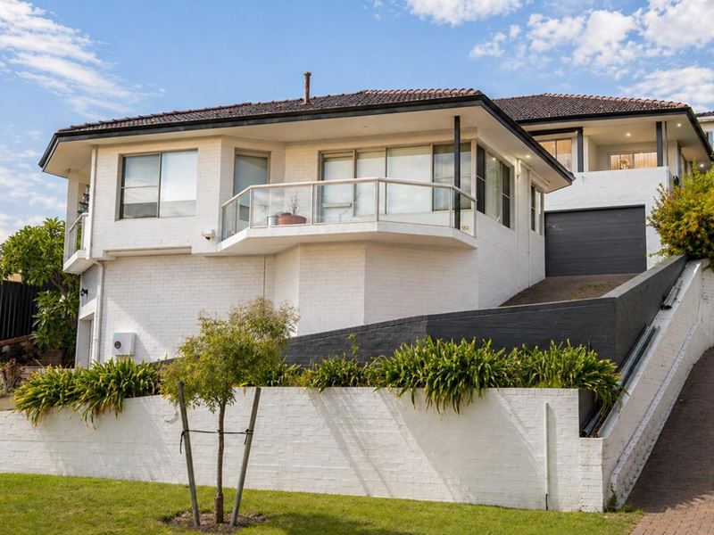 10 Edgewater Road, Salter Point