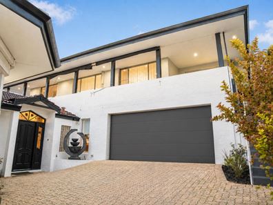 10 Edgewater Road, Salter Point WA 6152