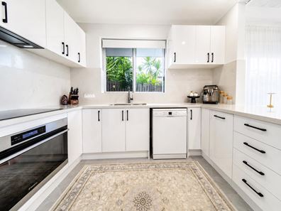 10 Edgewater Road, Salter Point WA 6152