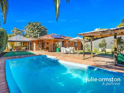 8 Fallbrook Avenue, Woodvale WA 6026