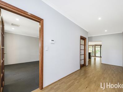61 Towncentre Drive, Thornlie WA 6108