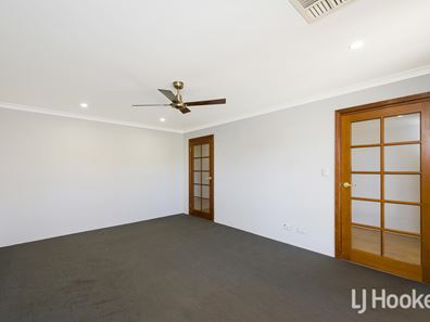 61 Towncentre Drive, Thornlie WA 6108