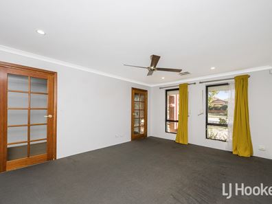 61 Towncentre Drive, Thornlie WA 6108