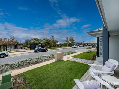 4 Glaze Grove, Alkimos WA 6038