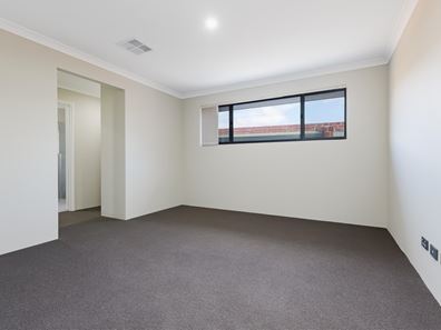 38 Wellington Avenue, Lakelands WA 6180