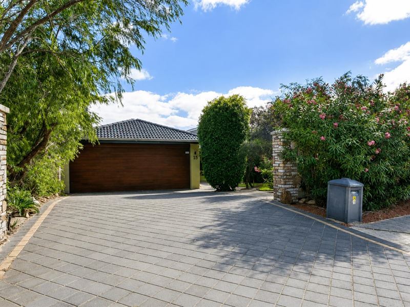 39 St Clair Circle, Edgewater