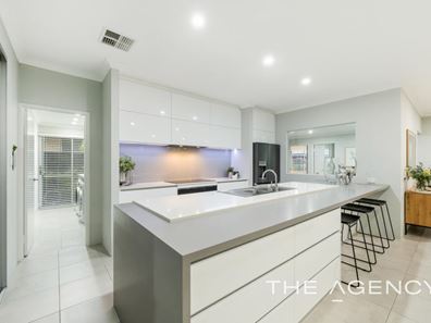 14 Cedarleaf Entrance, Treeby WA 6164
