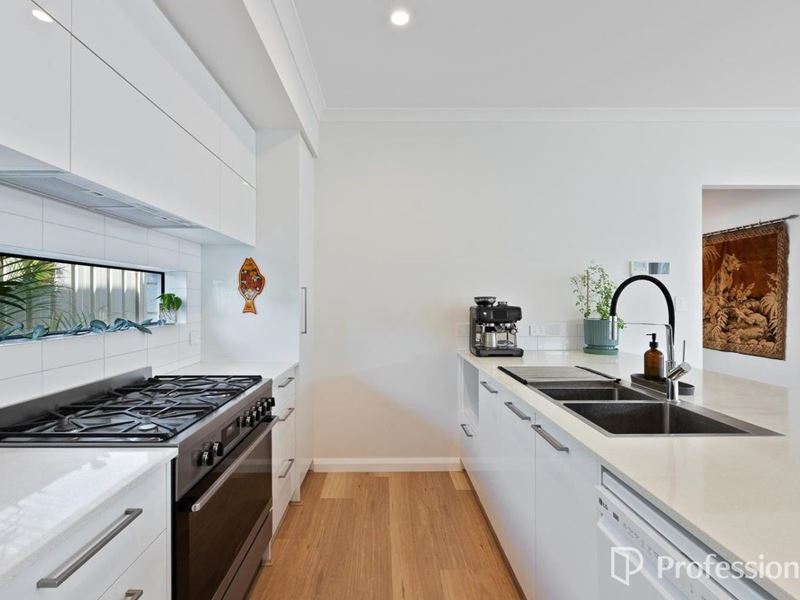 16 Shortboard Street, Yanchep WA 6035