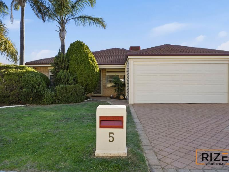 5 Cadoux Loop, Hocking WA 6065