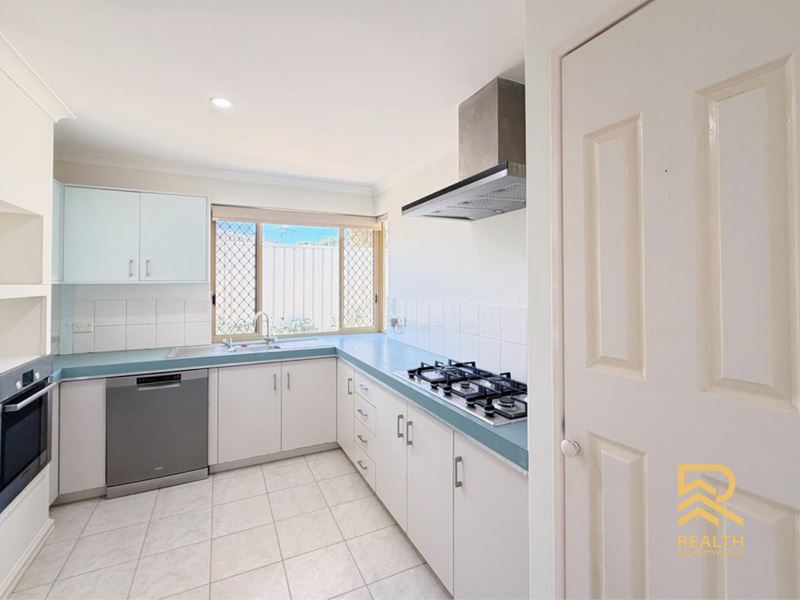 2/14 Skytown Place, Queens Park WA 6107