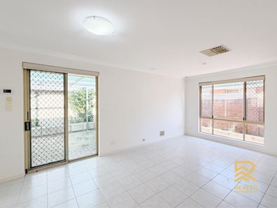2/14 Skytown Place, Queens Park WA 6107
