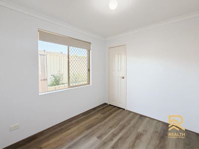 2/14 Skytown Place, Queens Park WA 6107