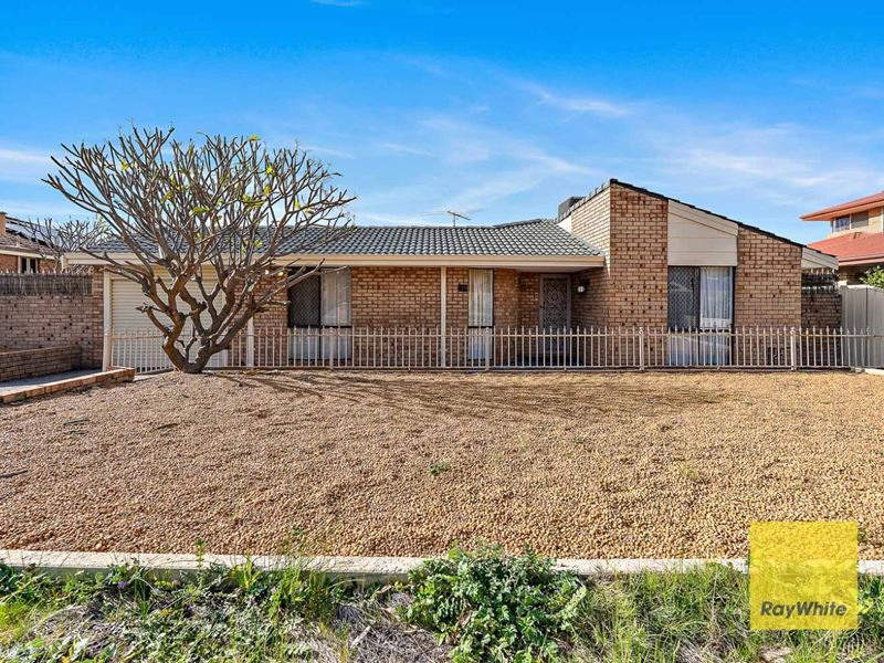 33 Forest Lakes Drive, Thornlie WA 6108