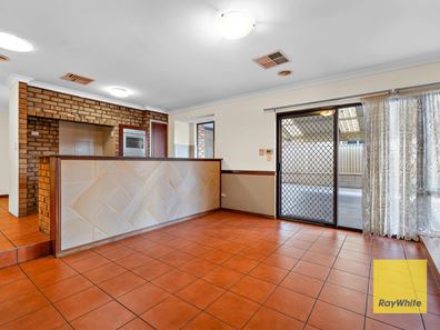 33 Forest Lakes Drive, Thornlie WA 6108