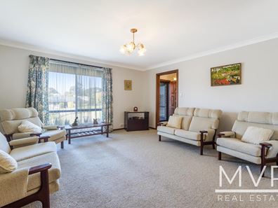 28 Moore Gardens, Kardinya WA 6163