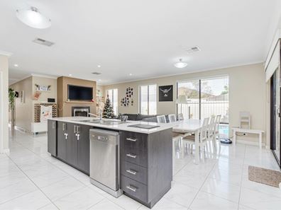 5 Karralea Way, Pearsall WA 6065