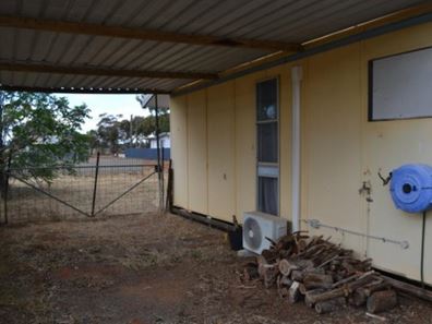 8 Livingstone Street, Perenjori WA 6620