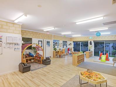17 Kingsway, Madeley WA 6065