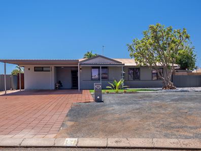 18 Featherby Way, Baynton WA 6714