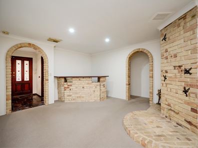 16 Stradbroke Gardens, Ridgewood WA 6030