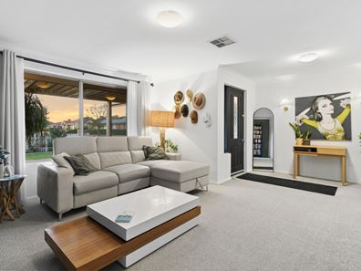 27 Beenan Elbow, South Guildford WA 6055