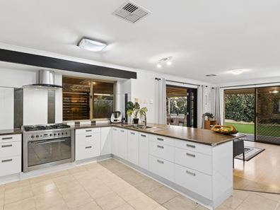 27 Beenan Elbow, South Guildford WA 6055