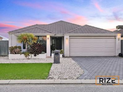 4 Astrolux Court, Banksia Grove WA 6031
