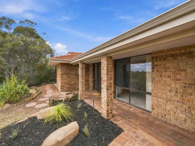 1 Arnold Crescent, Kardinya WA 6163