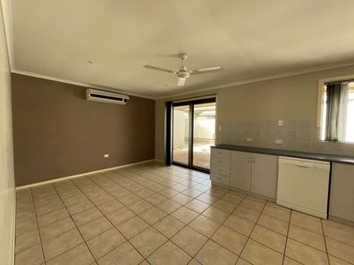 2 Farwig Court, Millars Well WA 6714