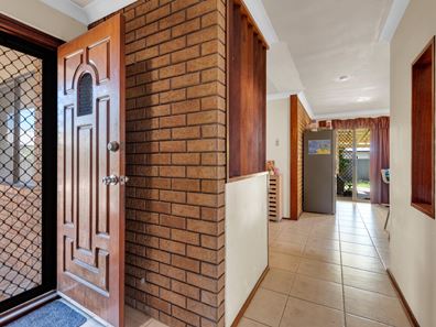 24 Cambridge Crescent, Cooloongup WA 6168