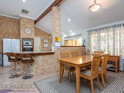 6 Clipson Crescent, Mundaring WA 6073