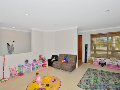 12 Muntries Place, Halls Head WA 6210