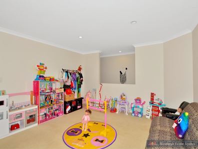 12 Muntries Place, Halls Head WA 6210